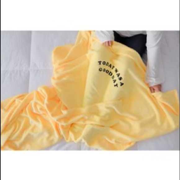 NEW Cocus Pocus Today Was A Good Day Embroidery BLANKET THROW - Picture 3 of 5